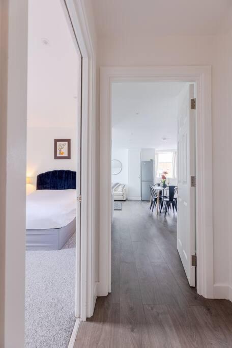 Vertigo Boutique Sleeps 4 London Кингстън на Темза Екстериор снимка