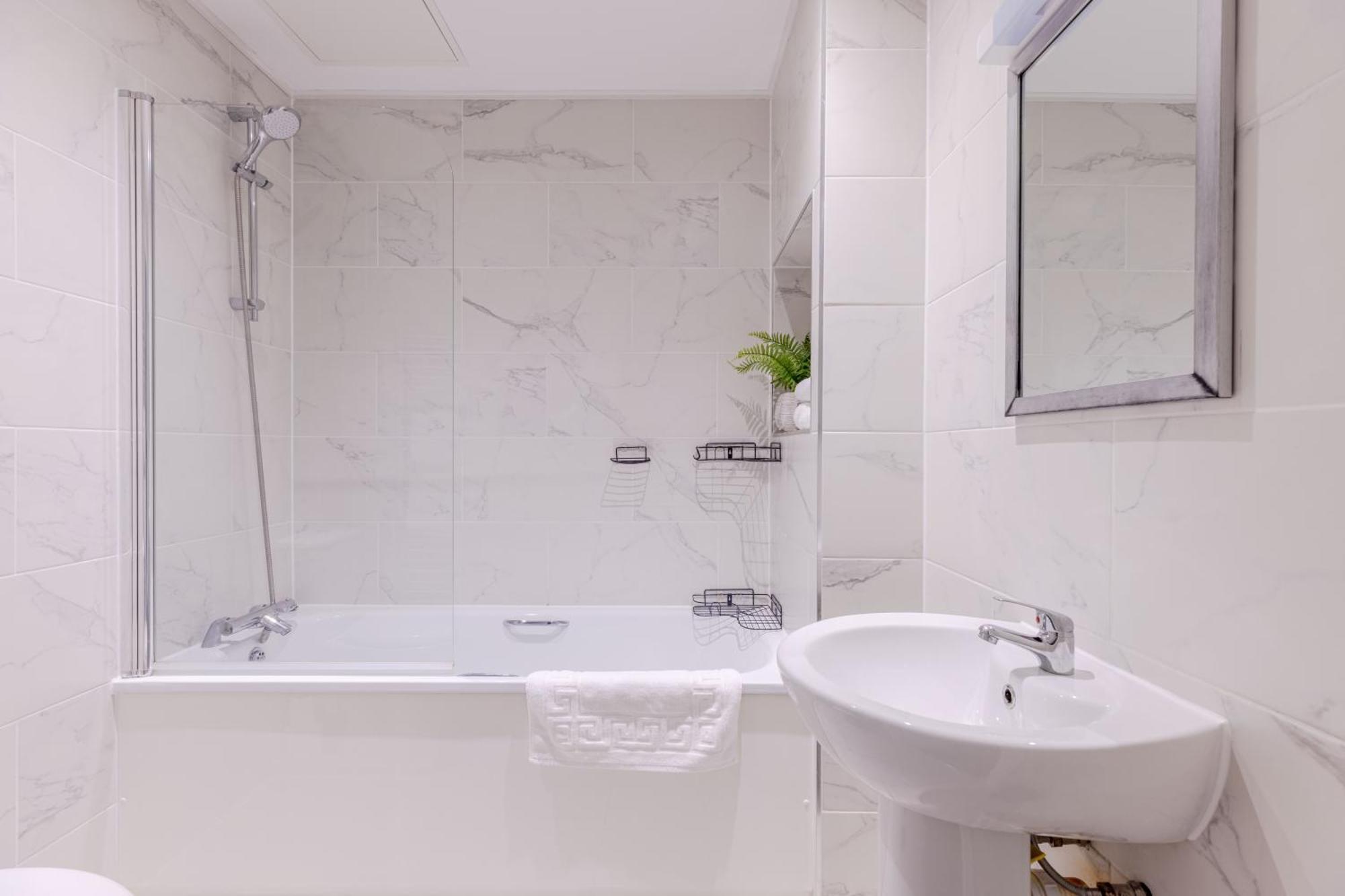 Vertigo Boutique Sleeps 4 London Кингстън на Темза Екстериор снимка